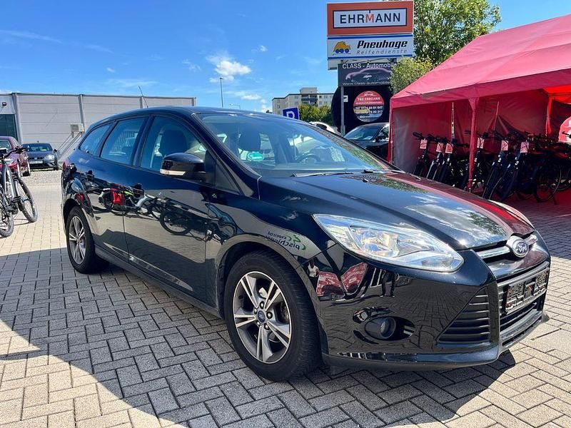 Gebraucht Ford Focus Ambiente 125 PS (91 kW) 2014 Schwarz Limousine