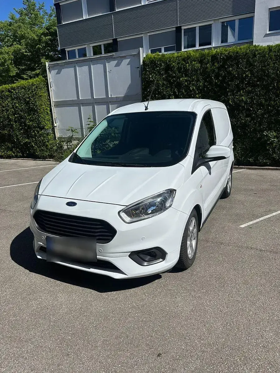 Gebraucht Ford Tourneo Courier 101 PS (74 kW) 2022 Weiß Van / Kleinbus