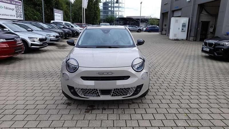 Gelato weiß Neu 2025 Fiat 600 La Prima SUV | 25.039 € (Superpreis) - Bild 1/4