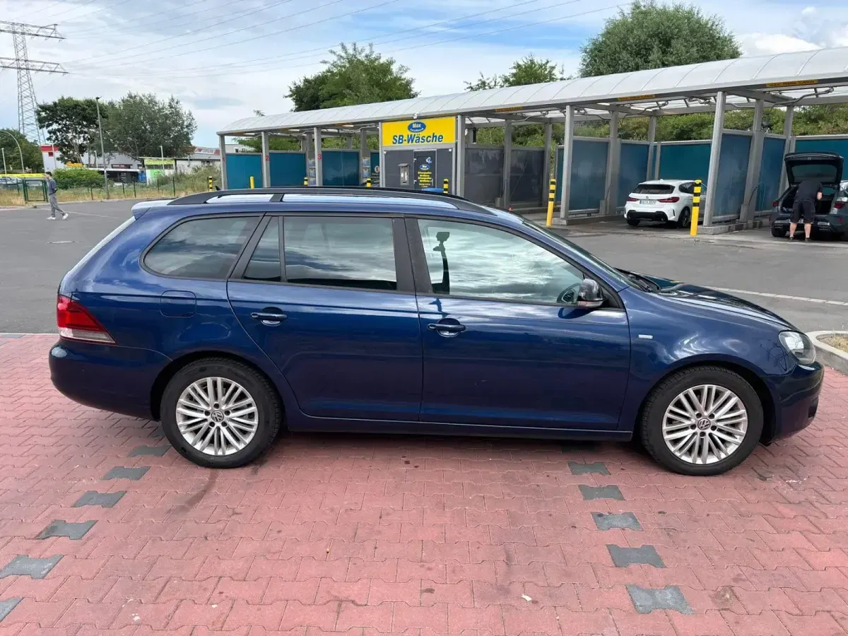 Gebraucht VW Golf VII Match 105 PS (77 kW) 2012 Blau Kombi