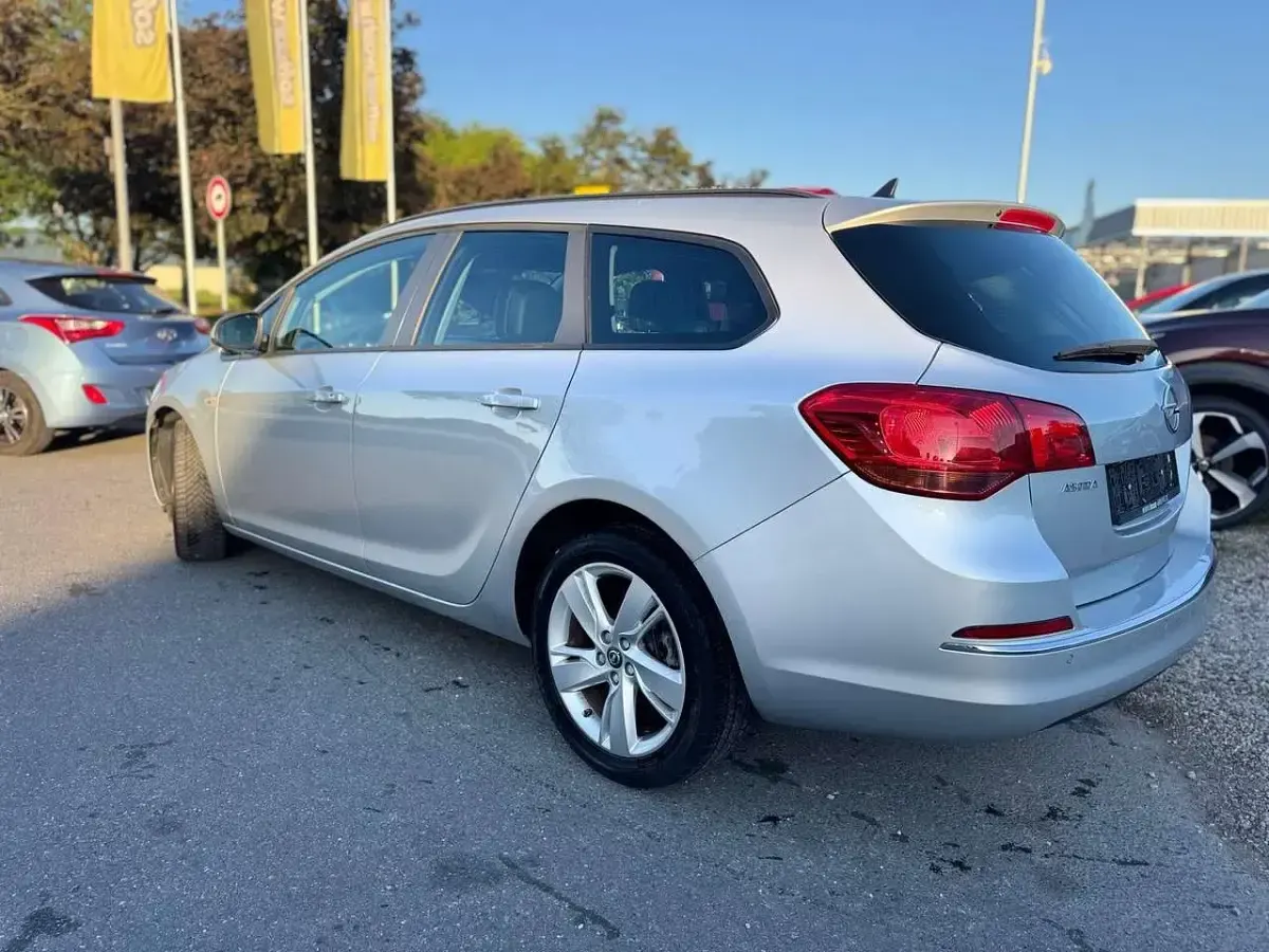 Gebraucht Opel Astra Style 140 PS (102 kW) 2016 Argon silber/ice silver (m2) Kombi