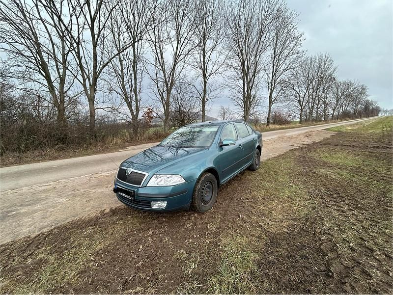 Grün Gebraucht 2004 Skoda Octavia Limousine | 2.999 € (Etwas zu teuer) - Bild 1/4