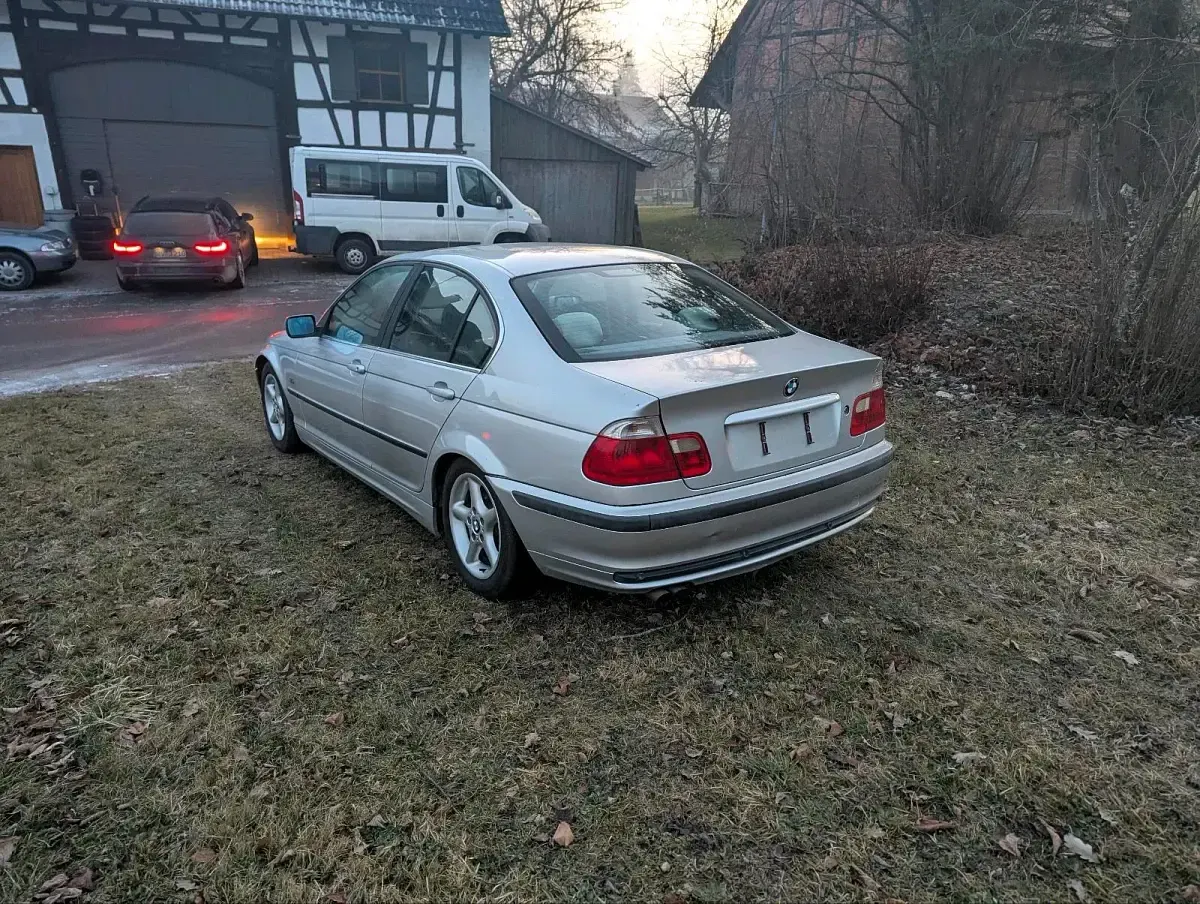 Gebraucht BMW 320 150 PS (110 kW) 1998 Silber Limousine