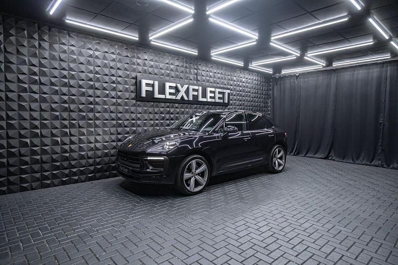 Tiefschwarzmetallic Gebraucht 2021 Porsche Macan SUV | 59.990 € (Fairer Preis) - Bild 1/4