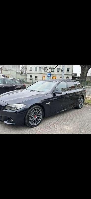 Schwarz Gebraucht 2015 BMW 520 M Sport Kombi | 23.000 € - Bild 1/4