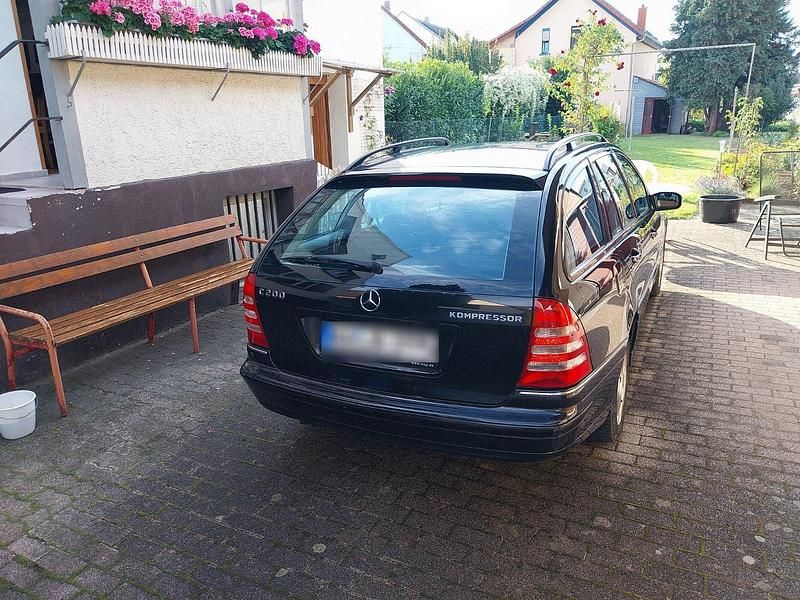 Schwarz Gebraucht 2004 Mercedes C200 Kombi | 3.490 € - Bild 1/4