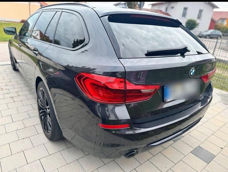 Gebraucht BMW 520 Sport Line 190 PS (139 kW) 2019 Grau Kombi