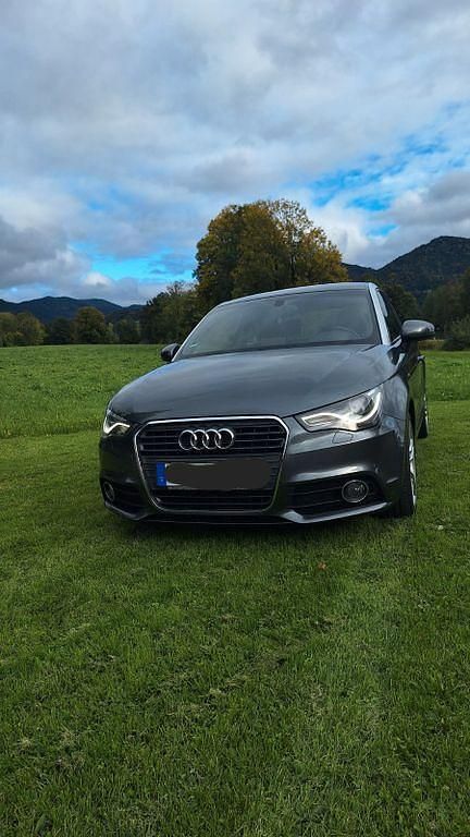 Grau Gebraucht 2012 Audi A1 S-Line Kleinwagen | 7.900 € (Guter Preis) - Bild 1/4