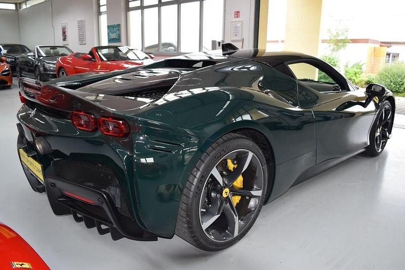 Second-hand Ferrari SF90 999 CP (734 kW) 2021 Verde Berlinǎ