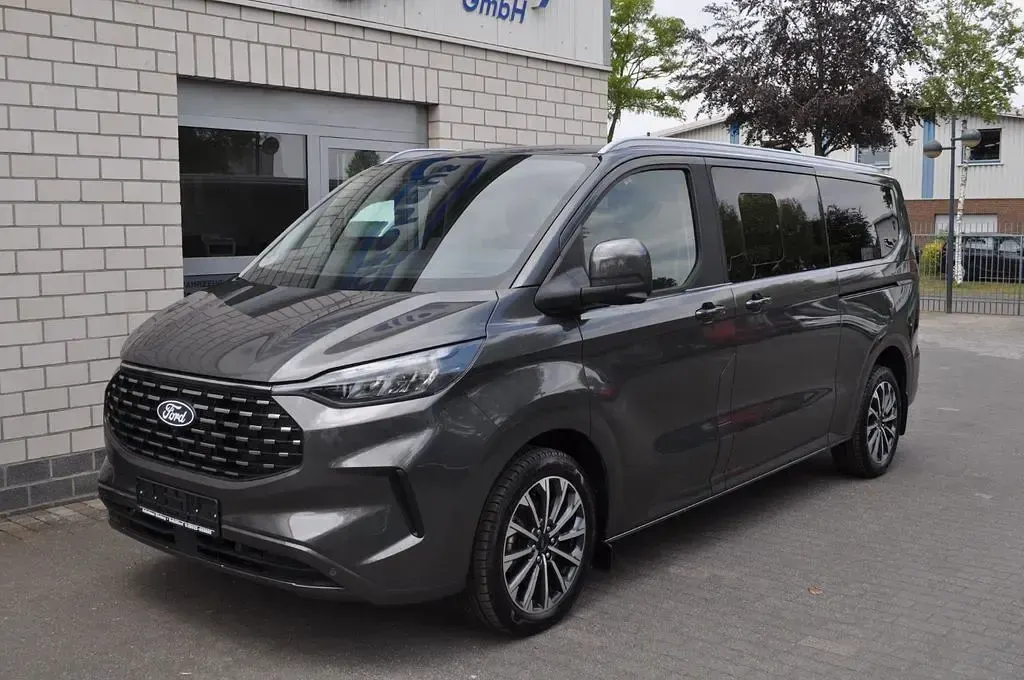 Gebraucht Ford Tourneo Titanium 170 PS (125 kW) 2025 Grau Van / Kleinbus
