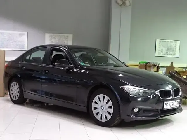 Gebraucht BMW 318 136 PS (100 kW) 2016 Schwarz (0668) Limousine