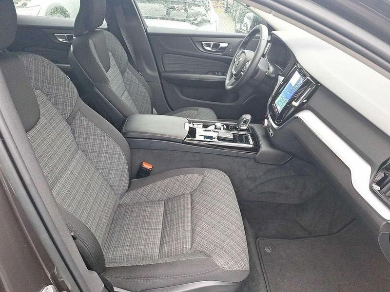 Gebraucht Volvo V60 398 PS (292 kW) 2023 Platinum grey / metallic Kombi