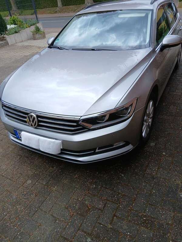Silber Gebraucht 2015 VW Passat Limousine | 12.500 € (Superpreis) - Bild 1/2