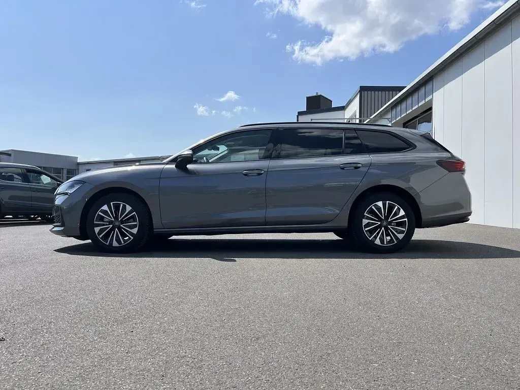 Gebraucht Skoda Superb Selection 150 PS (110 kW) 2025 Graphitegrau Kombi