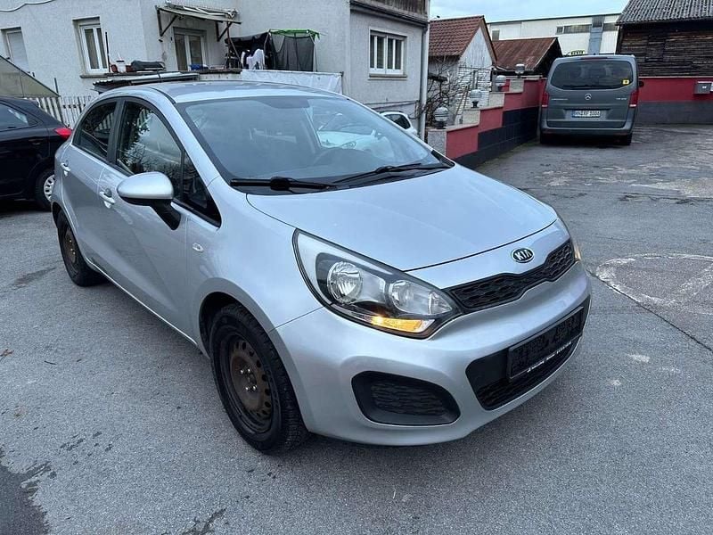 Gebraucht Kia Rio Edition 7 109 PS (80 kW) 2012 Bright silver Kleinwagen
