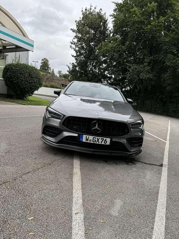 Grau Gebraucht 2020 Mercedes CLA220 Limousine | 34.999 € - Bild 1/4