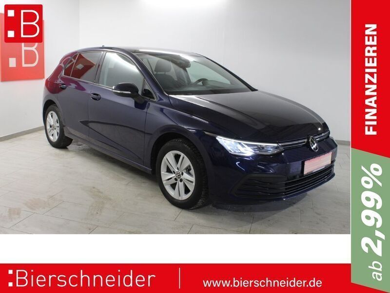 Blau Gebraucht 2024 VW Golf VIII Life Limousine | 25.490 € (Guter Preis) - Bild 1/4
