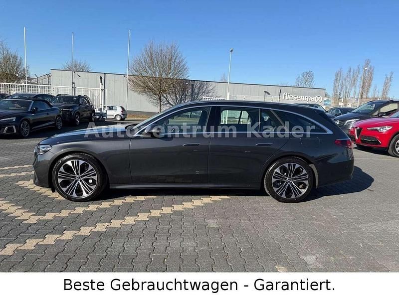 Gebraucht Mercedes E300 Advanced Plus 204 PS (150 kW) 2024 Graphitgrau Kombi