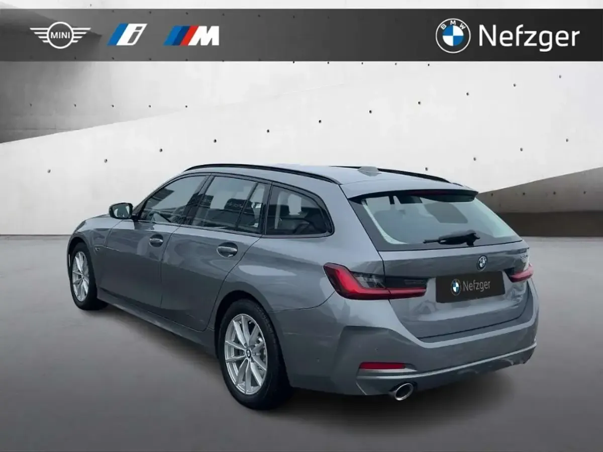 Gebraucht BMW 330e Comfort Edition 292 PS (214 kW) 2022 Skyscraper grau metallic Kombi