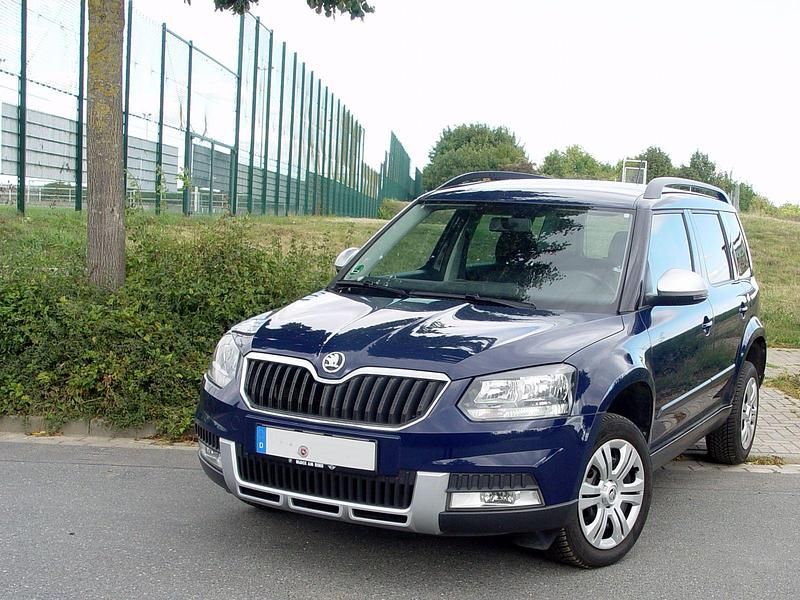 Blau Gebraucht 2015 Skoda Yeti Cool Edition SUV | 9.850 € (Guter Preis) - Bild 1/4