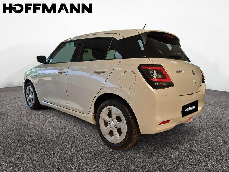 Gebraucht Suzuki Swift Comfort 83 PS (61 kW) 2024 Pure white pearl metallic Kleinwagen