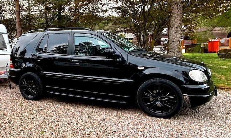 Gebraucht Mercedes ML320 218 PS (160 kW) 1998 Schwarz SUV