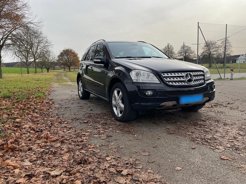 Gebraucht Mercedes ML320 224 PS (164 kW) 2008 Schwarz SUV