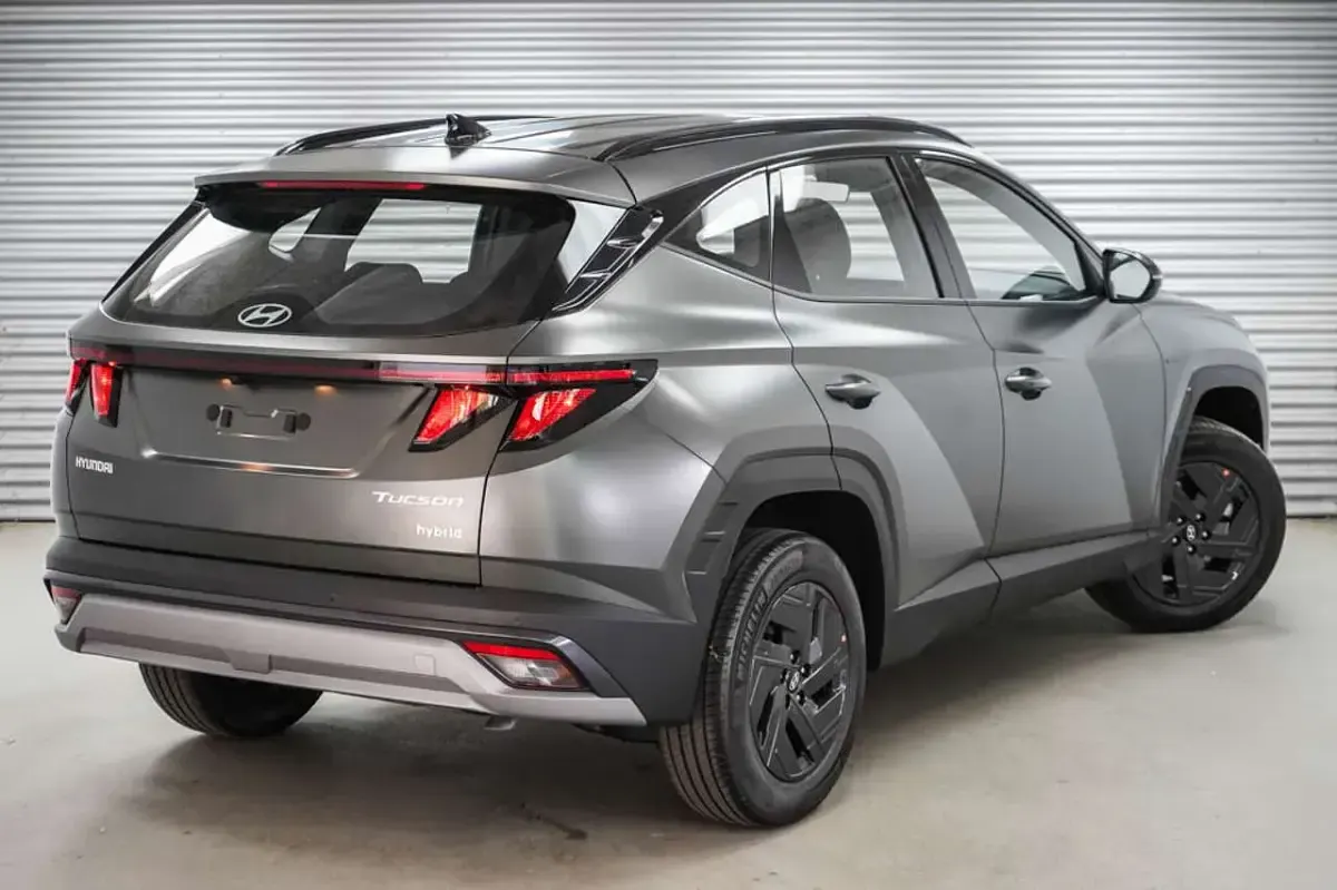 Neu Hyundai Tucson Blackline 238 PS (175 kW) 2026 Pine green matt metallic () SUV