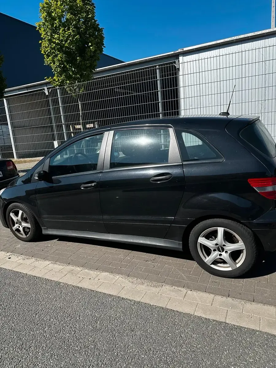 Gebraucht Mercedes B180 109 PS (80 kW) 2005 Schwarz Van / Kleinbus