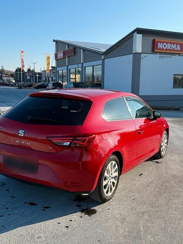 Usata Seat Leon SC 105 CV (77 kW) 2013 Rosso Utilitaria