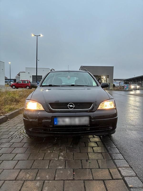 Schwarz Gebraucht 2004 Opel Astra Limousine | 2.399 € - Bild 1/4