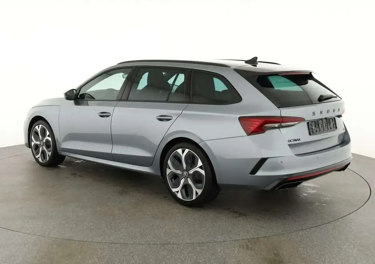 Neu Skoda Octavia RS 265 PS (194 kW) 2025 Grau Kombi