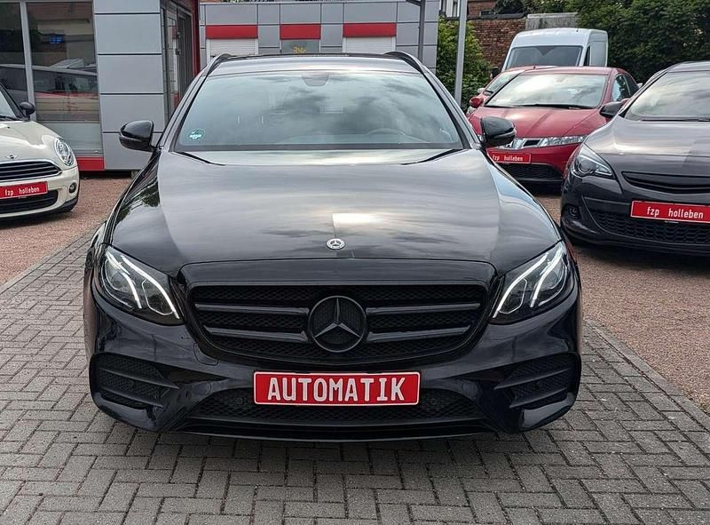 Gebraucht Mercedes E220 194 PS (142 kW) 2016 Schwarz  unilack Kombi