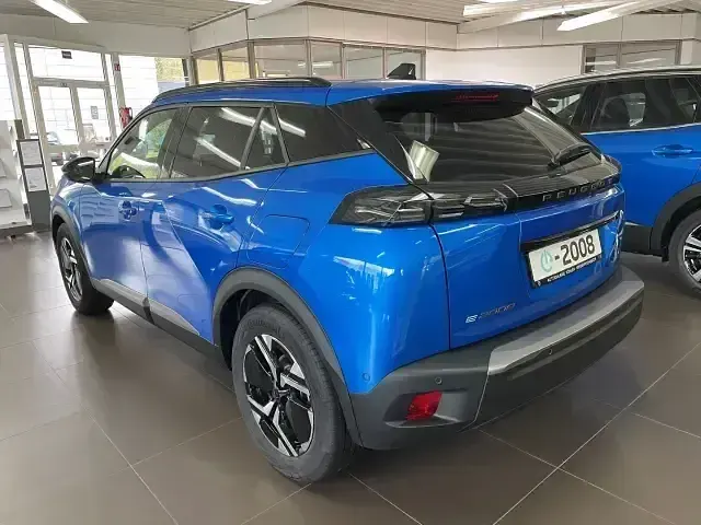 Gebraucht Peugeot e-2008 Allure 114 kW (156 PS) 2024 Vertigo blau SUV