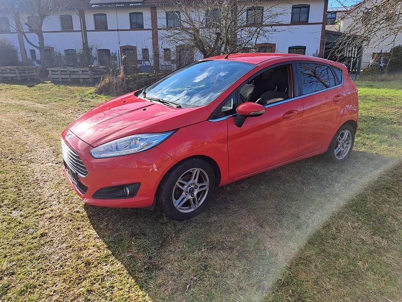 Gebraucht Ford Fiesta 75 PS (55 kW) 2013 Rot Kleinwagen