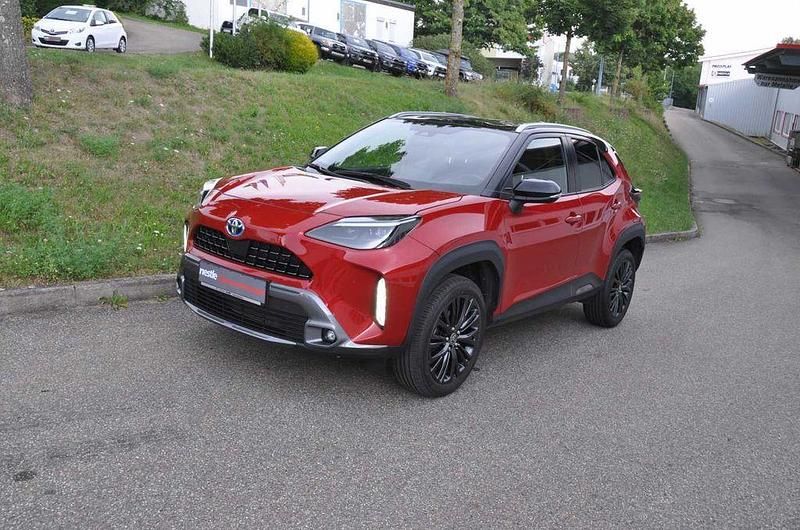 Karminarot metallic Gebraucht 2022 Toyota Yaris Cross SUV | 22.300 € (Fairer Preis) - Bild 1/4