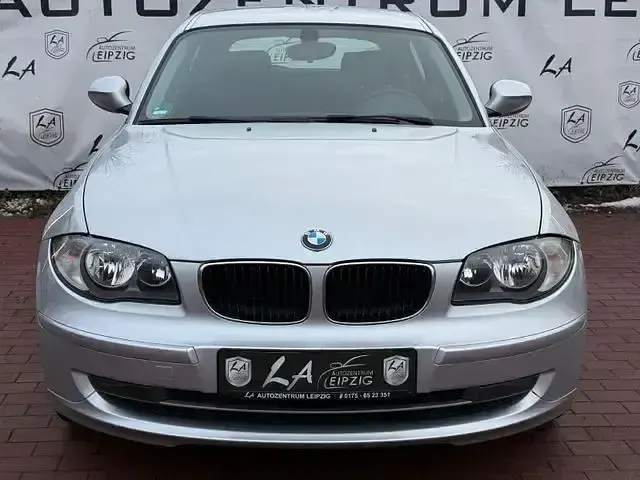 Gebraucht BMW 118 Advantage 143 PS (105 kW) 2010 Silber Kleinwagen