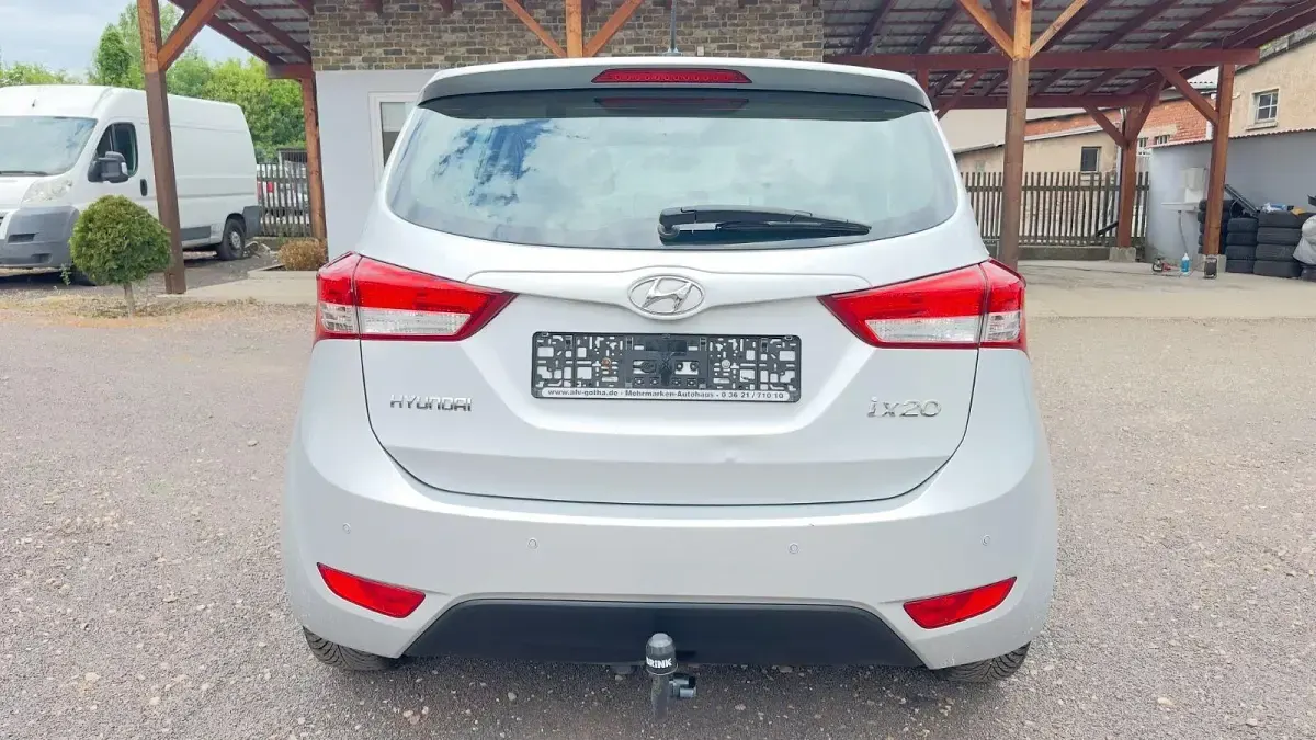 Gebraucht Hyundai ix20 Style 90 PS (66 kW) 2013 Silber Kleinwagen