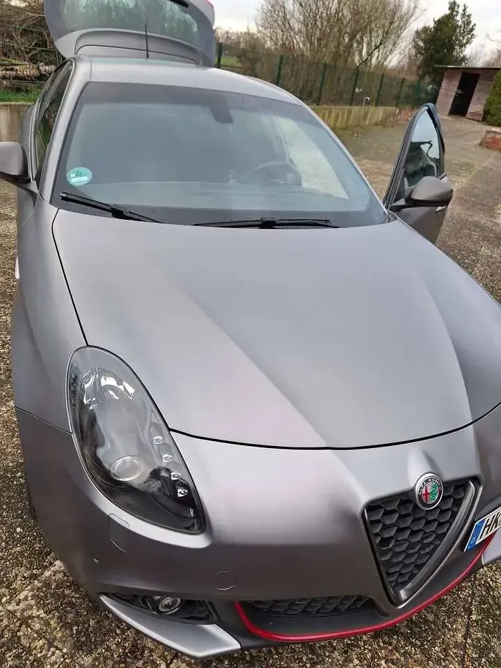 Gebraucht Alfa Romeo Giulietta Veloce 150 PS (110 kW) 2016 Grau Kleinwagen
