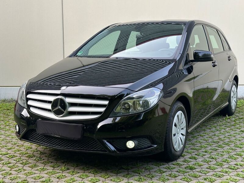 Schwarz Gebraucht 2012 Mercedes B180 Van / Kleinbus | 13.990 € (Fairer Preis) - Bild 1/4