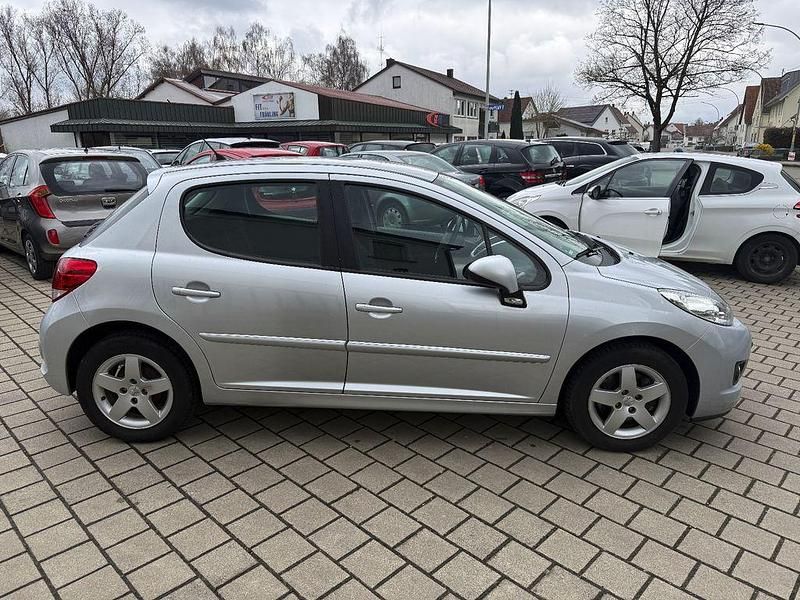 Gebraucht Peugeot 207 Forever 95 PS (69 kW) 2012 Grau Limousine