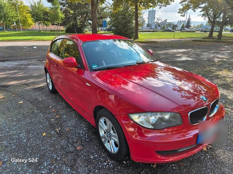 Rot Gebraucht 2011 BMW 116 Lifestyle Kleinwagen | 7.500 € (Fairer Preis) - Bild 1/4