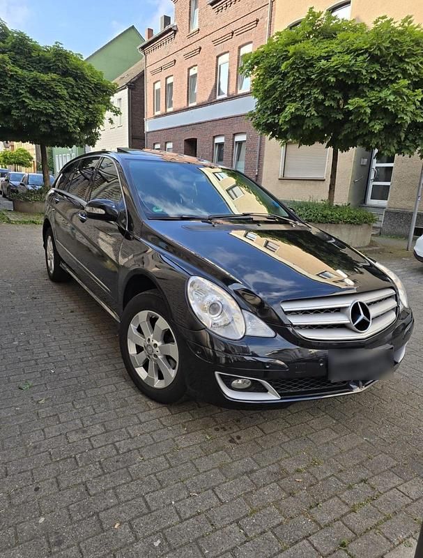 Schwarz Gebraucht 2007 Mercedes R320 Van / Kleinbus | 7.000 € (Etwas zu teuer) - Bild 1/4
