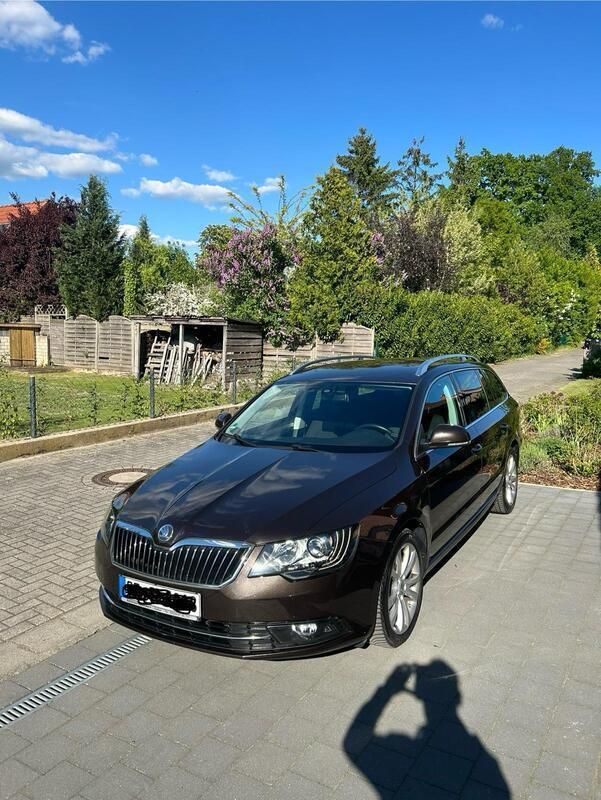 Braun Gebraucht 2014 Skoda Superb Kombi | 11.750 € (Fairer Preis) - Bild 1/4