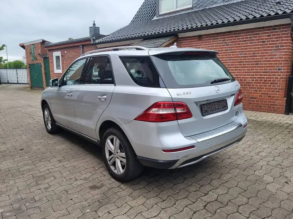 Gebraucht Mercedes ML350 306 PS (225 kW) 2011 Silber SUV