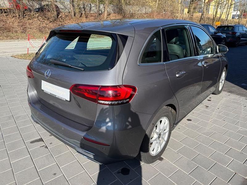 Gebraucht Mercedes B200 150 PS (110 kW) 2019 Grau Van / Kleinbus