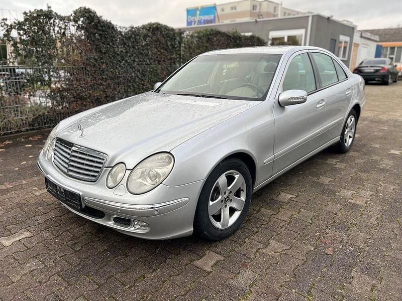 Silber Gebraucht 2003 Mercedes E270 Limousine | 3.500 € (Fairer Preis) - Bild 1/4
