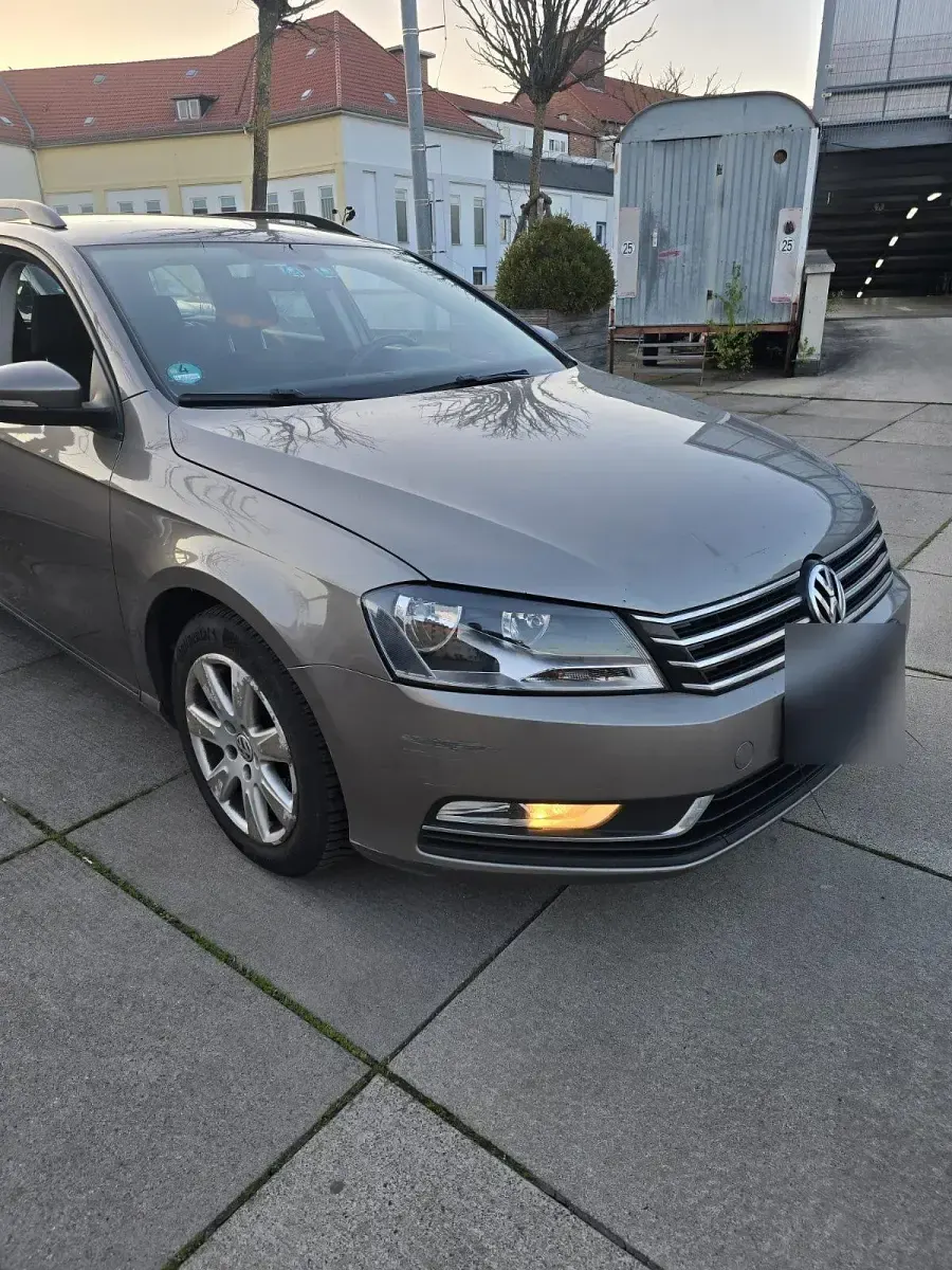 Gebraucht VW Passat 105 PS (77 kW) 2011 Braun Kombi