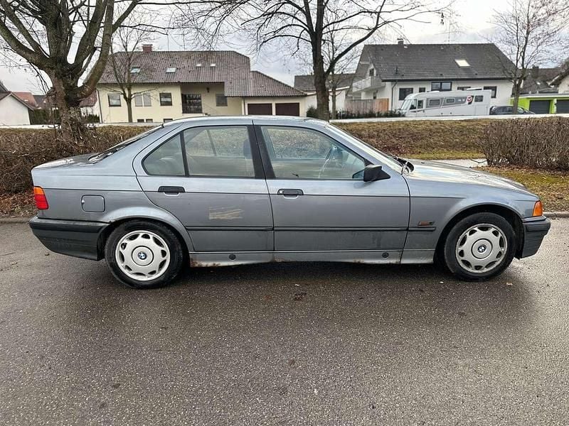 Gebraucht BMW 316 102 PS (75 kW) 1995 Grau Limousine
