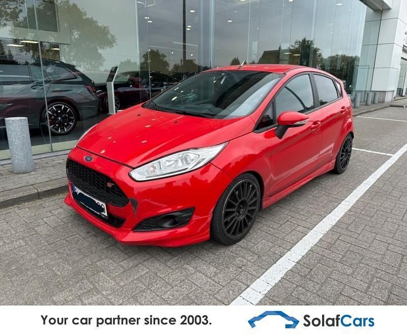 Rot Gebraucht 2016 Ford Fiesta ST-Line Limousine | 6.200 € (Guter Preis) - Bild 1/4